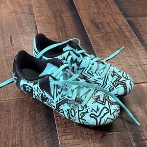 Puma Kids' Teal and Black Graphic Soccer Cleats